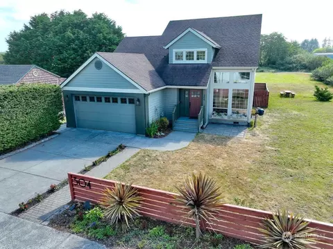 304 Washington Ave NE, Long Beach, WA 98631