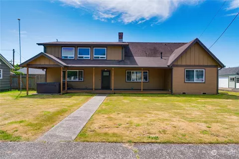 429 Spruce St E, Ilwaco, WA 98624