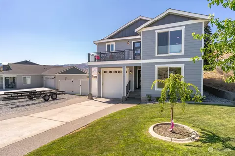 225 Lakeview Ave, Orondo, WA 98843