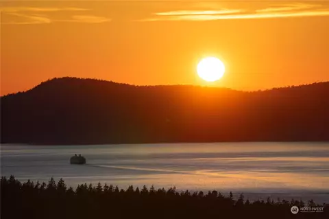 3934 Rock Ridge Pkwy, Anacortes, WA 98221