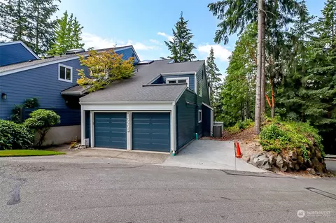 10905 NE 41st Dr, Kirkland, WA 98033