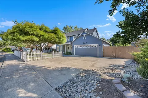 740 E Heritage Loop, La Center, WA 98629