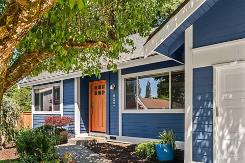 19227 35th Pl NE, Lake Forest Park, WA 98155