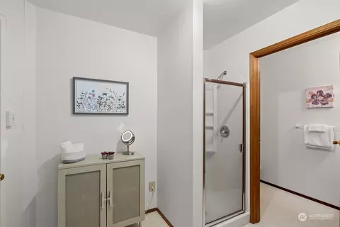 Bath - 958 16th Ave E, Seattle, WA 98112 photo 1 of 6