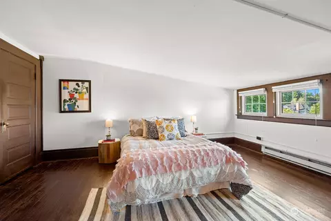 Bedroom - 958 16th Ave E, Seattle, WA 98112 photo 5 of 6