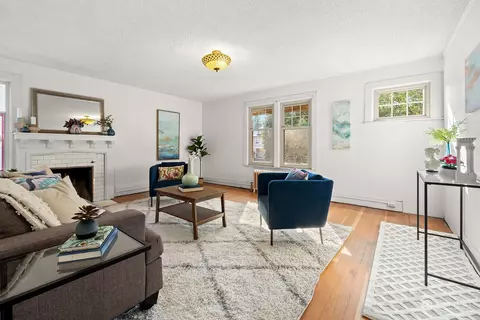 Living - 958 16th Ave E, Seattle, WA 98112 photo 2 of 2