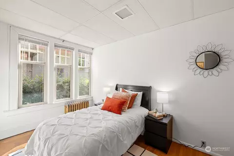 Bedroom - 958 16th Ave E, Seattle, WA 98112 photo 1 of 6