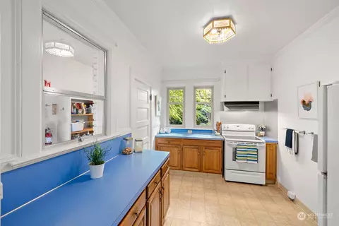 Kitchen - 958 16th Ave E, Seattle, WA 98112 photo 2 of 2