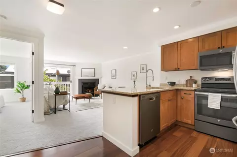 411 N 90th St #305, Seattle, WA 98103