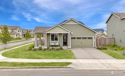 596 Petersen Dr E, Enumclaw, WA 98022