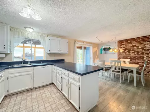 Kitchen - 302 W Eunice St, Sequim, WA 98382 photo 4 of 4