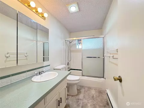 Bath - 302 W Eunice St, Sequim, WA 98382 photo 3 of 4