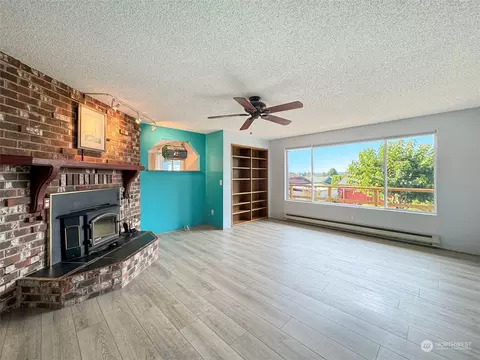 Living - 302 W Eunice St, Sequim, WA 98382 photo 1 of 2