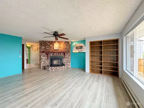 Living - 302 W Eunice St, Sequim, WA 98382 photo 2 of 2