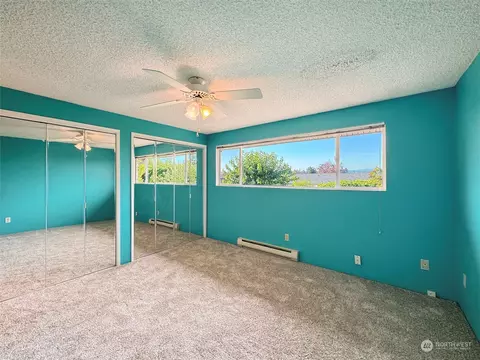 Bedroom - 302 W Eunice St, Sequim, WA 98382 photo 3 of 6