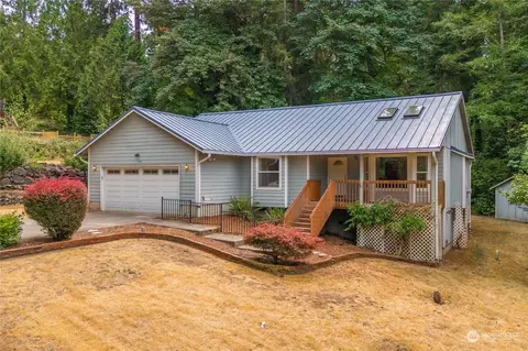 1748 Corbet Dr, Bremerton, WA 98312