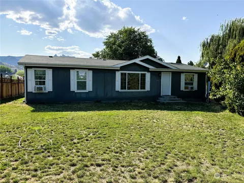 290 Linda Ln, Wenatchee, WA 98801