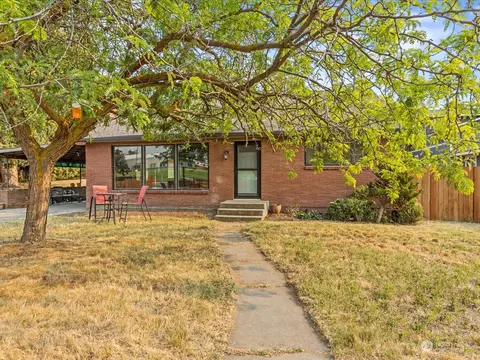 108 4th Ave, Zillah, WA 98953