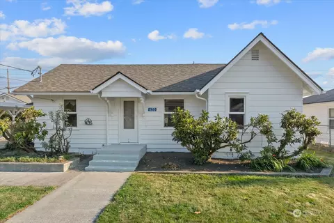 620 E Hazel St, Burlington, WA 98233