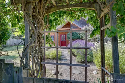 1233 Cedar St, Port Townsend, WA 98368