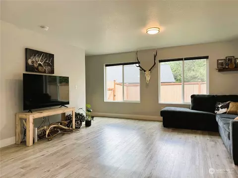 104 Oak St, Winlock, WA 98596 photo 3
