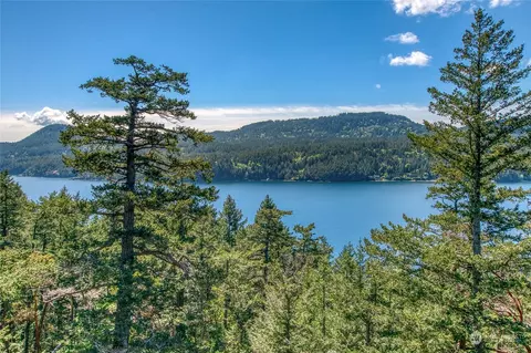 65 Folly Farm Ln, Eastsound, WA 98245