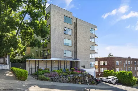 912 3rd Ave W #403, Seattle, WA 98119
