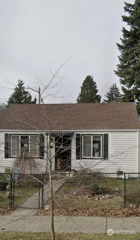 8821 37th Ave SW, Seattle, WA 98126