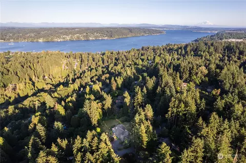 169 Nn 32nd Pl NE, Lake Forest Park, WA 98155
