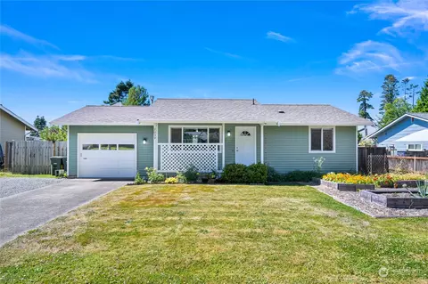 7039 Helweg Ln, Blaine, WA 98230
