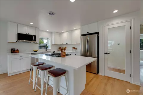 Kitchen - 17822 85th Pl NE, Bothell, WA 98011 photo 4 of 6
