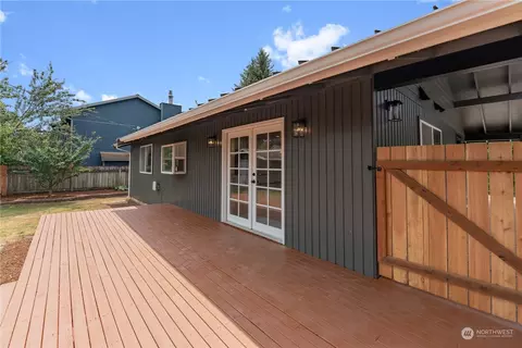 Exterior - 17822 85th Pl NE, Bothell, WA 98011 photo 2 of 5