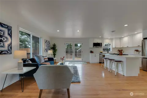Living - 17822 85th Pl NE, Bothell, WA 98011 photo 1 of 1
