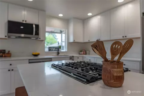 Kitchen - 17822 85th Pl NE, Bothell, WA 98011 photo 2 of 6