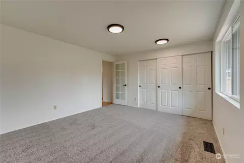 Bedroom - 17822 85th Pl NE, Bothell, WA 98011 photo 4 of 5