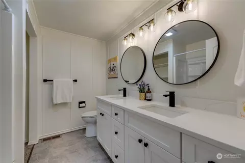 Bath - 17822 85th Pl NE, Bothell, WA 98011 photo 1 of 4