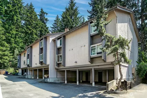 12719 NE 120th St #D4, Kirkland, WA 98034