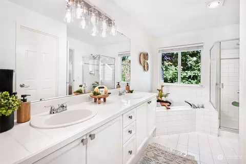 Bath - 17106 123rd Pl NE #Q202, Bothell, WA 98011 photo 2 of 3