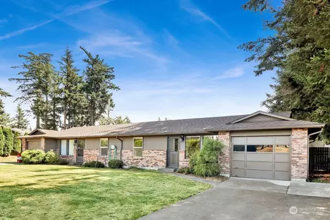 801 E 803 E Pole Rd, Lynden, WA 98264