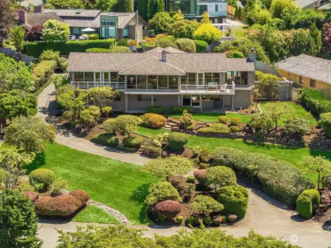 2818 94th Ave NE, Clyde Hill, WA 98004