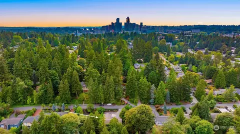 460 129th Pl NE, Bellevue, WA 98005