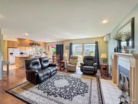 811 E Alder St, Sequim, WA 98382 photo 5