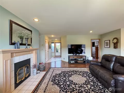 811 E Alder St, Sequim, WA 98382 photo 6