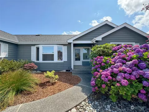 811 E Alder St, Sequim, WA 98382 photo 2