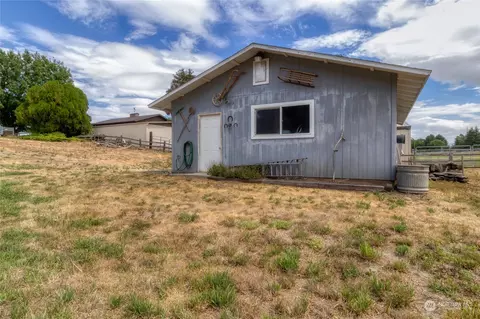 Exterior - 1925 Gray Lynn Dr, Walla Walla, WA 99362 photo 2 of 8