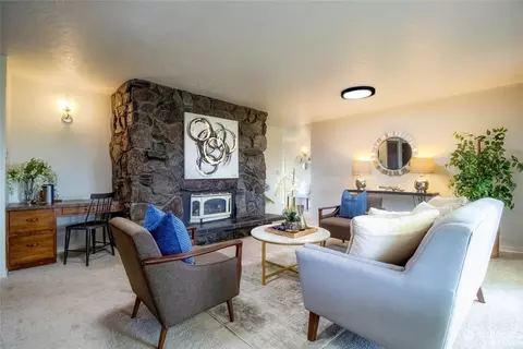 Living - 1925 Gray Lynn Dr, Walla Walla, WA 99362 photo 3 of 4