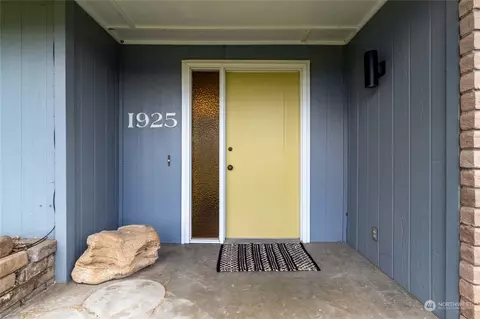 Entry Way - 1925 Gray Lynn Dr, Walla Walla, WA 99362 photo 1 of 3