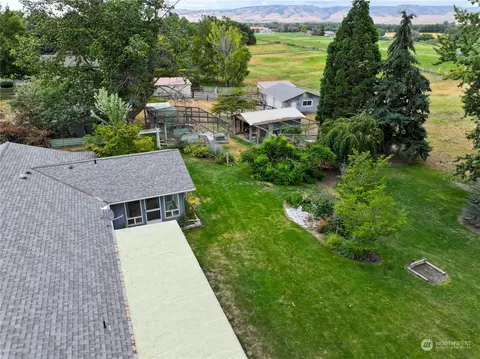 Exterior - 1925 Gray Lynn Dr, Walla Walla, WA 99362 photo 5 of 8