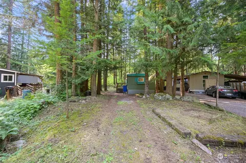 1581 Frontier Valley Ln, Maple Falls, WA 98266