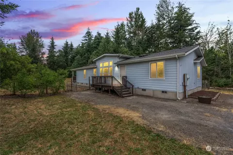 711 Tipsoo Loop St S, Rainier, WA 98576